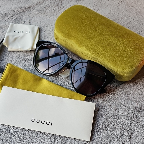 Gucci Black Sunglasses with Gold Case main image 12